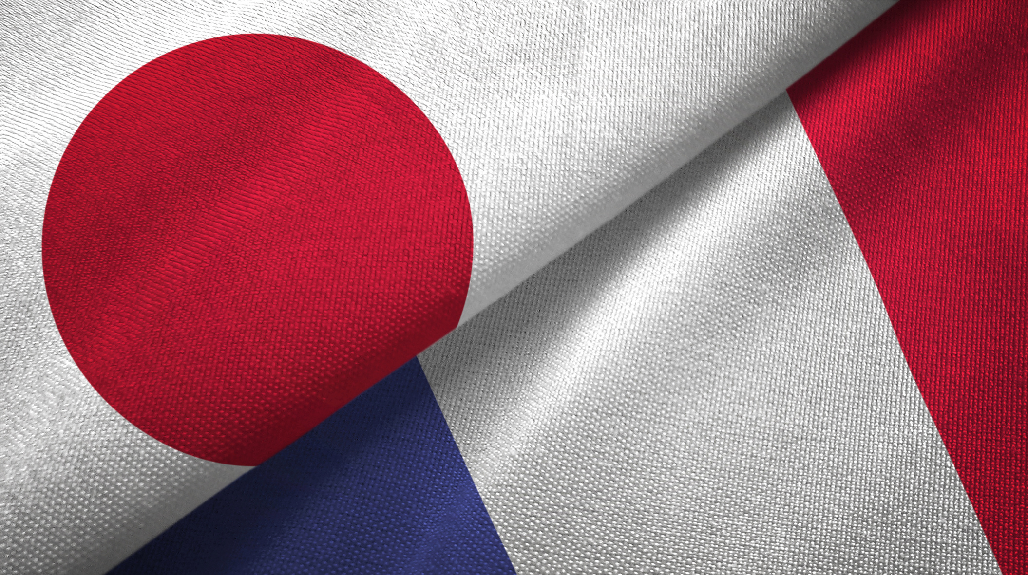 Drapeaux japonais et français (© Adobe Stock, Oleksii)